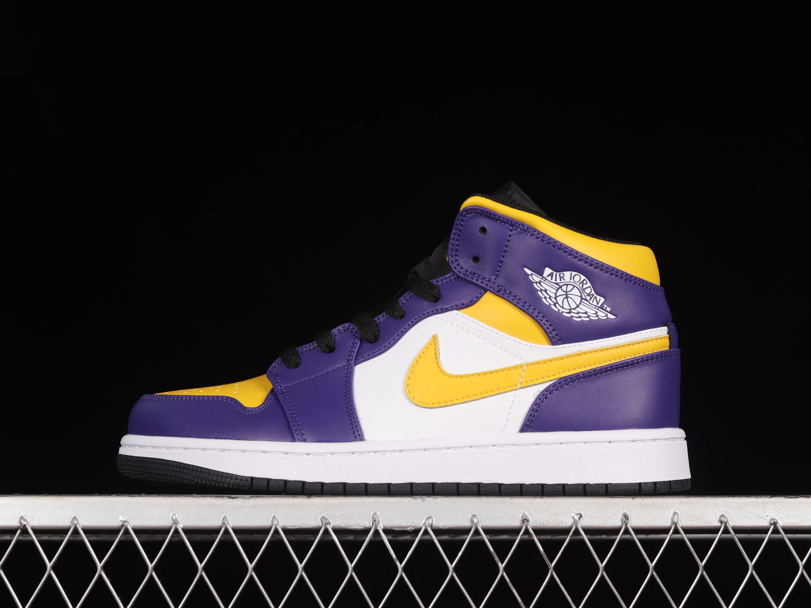 All categories Air Jordan Jordan series basketball shoes Air Jordan 1 Mid Air Jordan 1 Mid "Lakers" AJ1 Joe 1 Lakers color matching Zhongbang basketball shoes DQ8426-517